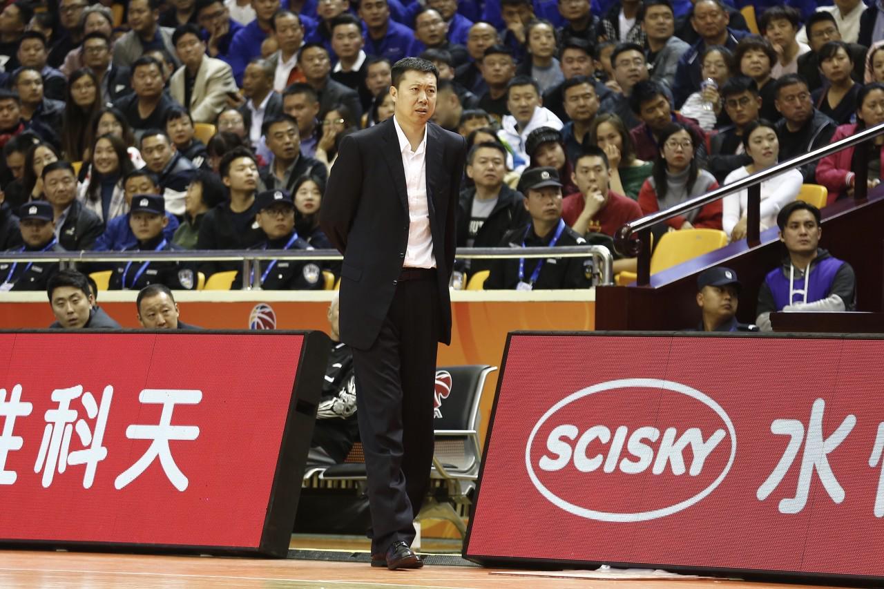 开云体育-王治郅昨日来到女篮集训基地 接下来将重点指导内线球员个人技术