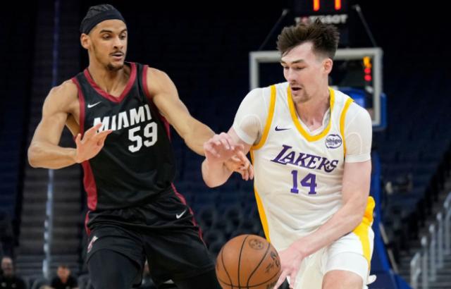 开云官方-布朗尼2战仅7分！湖人00后中锋抢戏，浓眉替身是他？