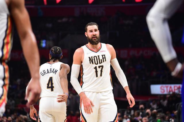 开云官方-7记三分化身中锋版库里 瓦兰一数据创造NBA历史