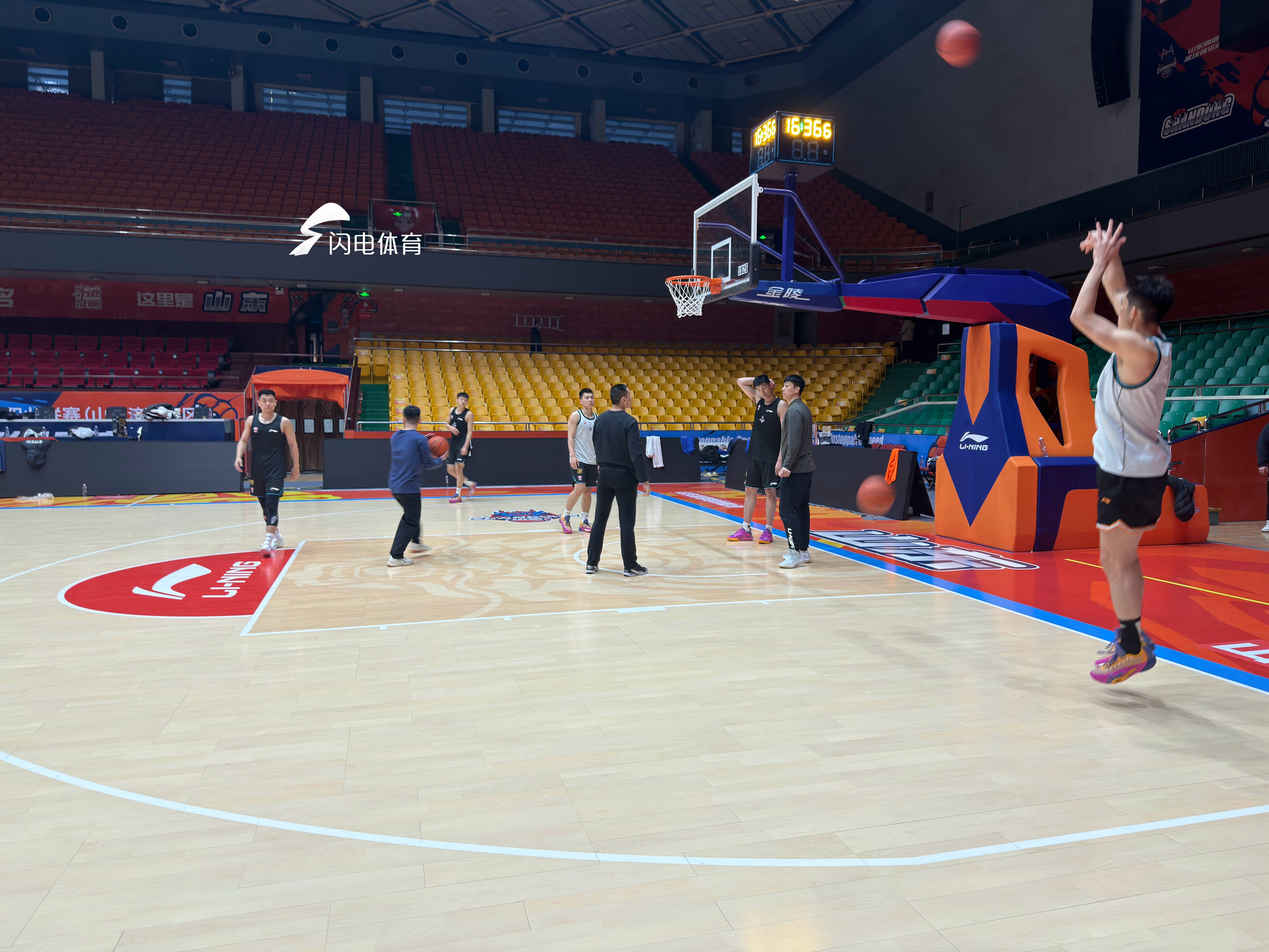 开云体育-山东高速男篮积极备战 第二阶段首战对阵江苏